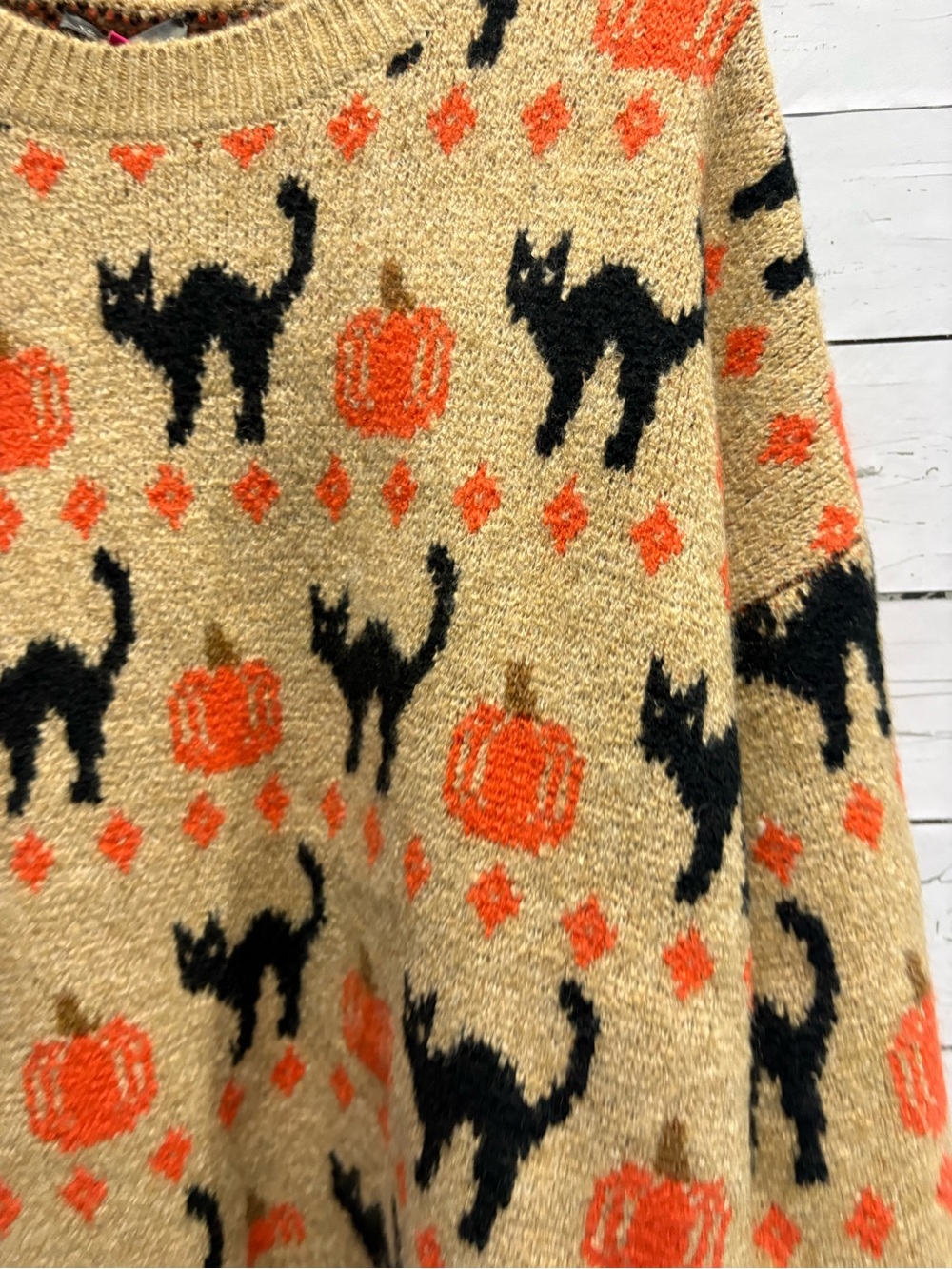 Vince Camuto Crewneck Sweater with Black Cat & Orange Pumpkin Motif - Picture 5 of 8